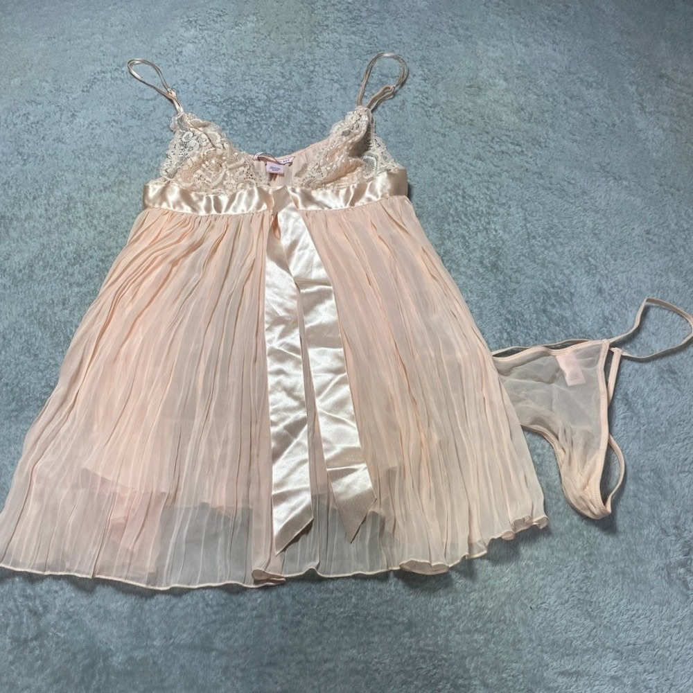 Victoria's Secret Womens M Babydoll Set Pleated Lace Peach 2pc Lingerie NWOT